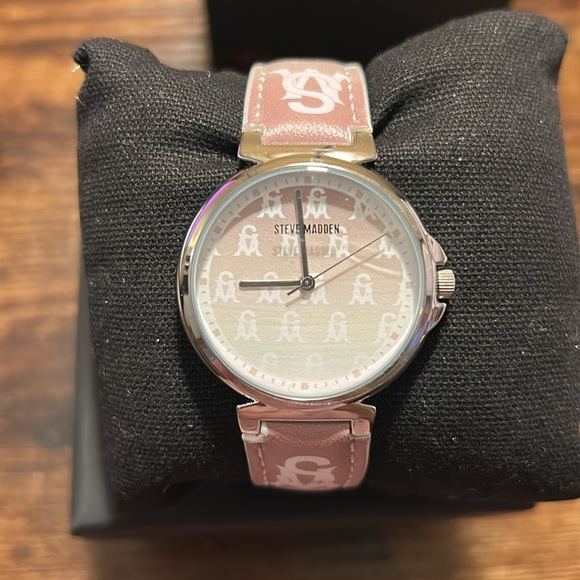 Ladies Steve Madden watch. NWT in box - Picture 1 of 5